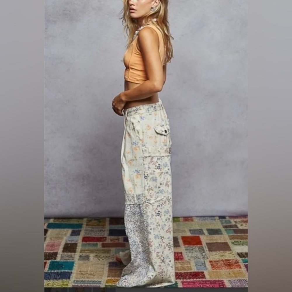 POL Floral Patchwork Wide-Leg Pants in Cream, Blue & Peach - Picture 6 of 7